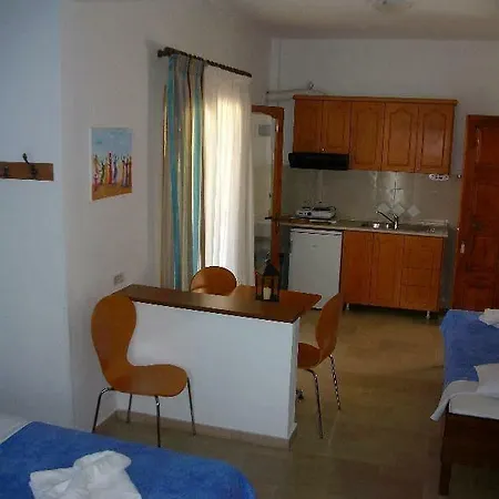 Pella House & Apartment *